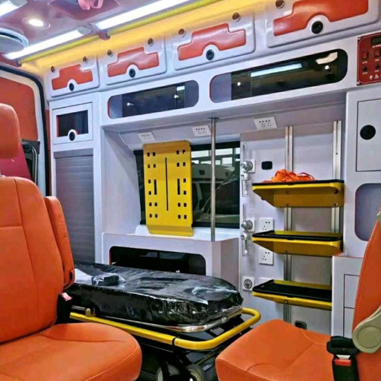槐荫长途救护车护送病人租赁价格